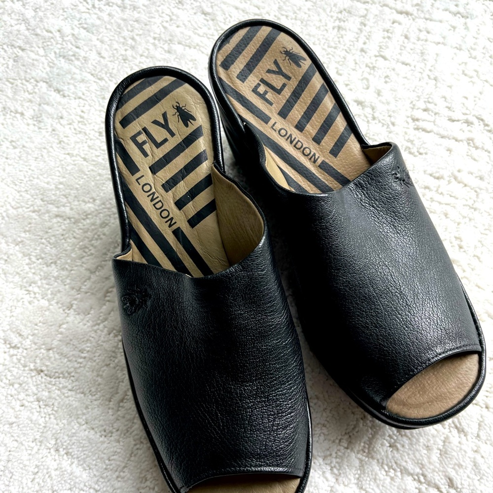 FLY LONDON Black Mule. Never worn. Size 39.